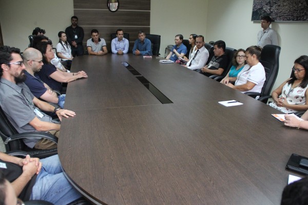 Mesa Diretora da Câmara se reúne com os servidores efetivos