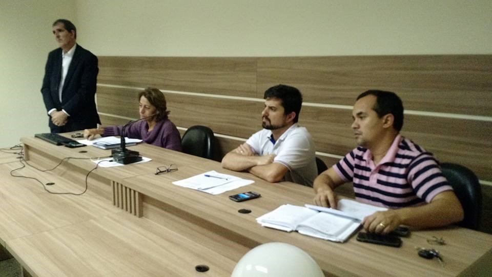 Vereadores em reunião com diretores