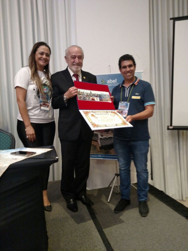 Flórian Madruga recebe Título de Cidadão Pouso-alegrense